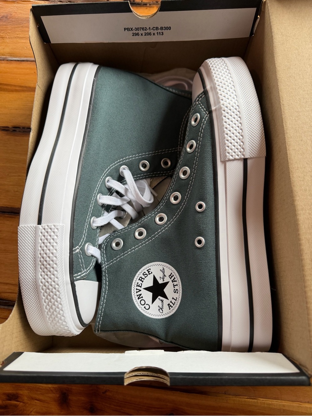 NWT Converse Chuck Taylor Allstar platform sneakers in green